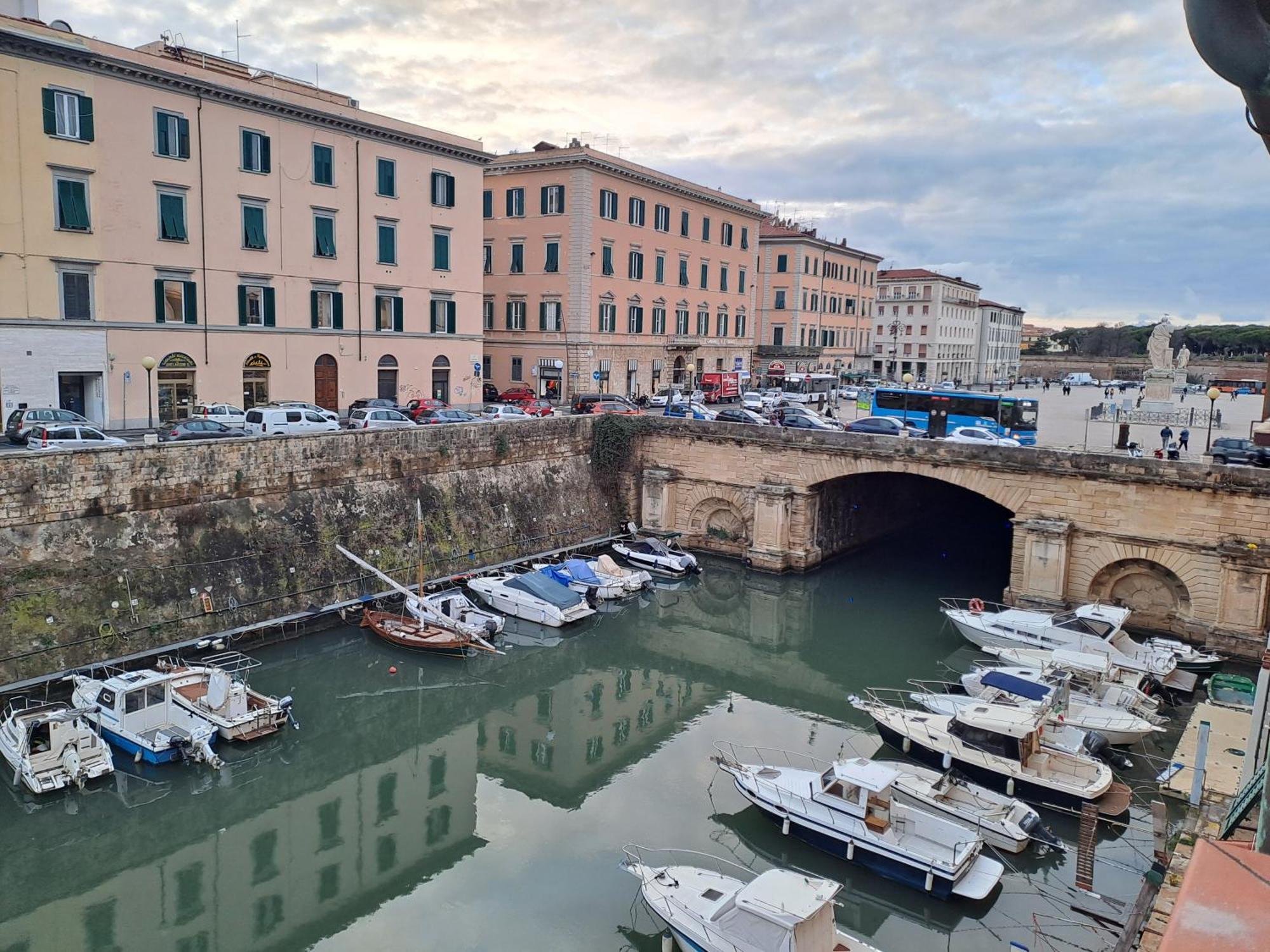 Giappone Inn Flat Livorno Exteriör bild